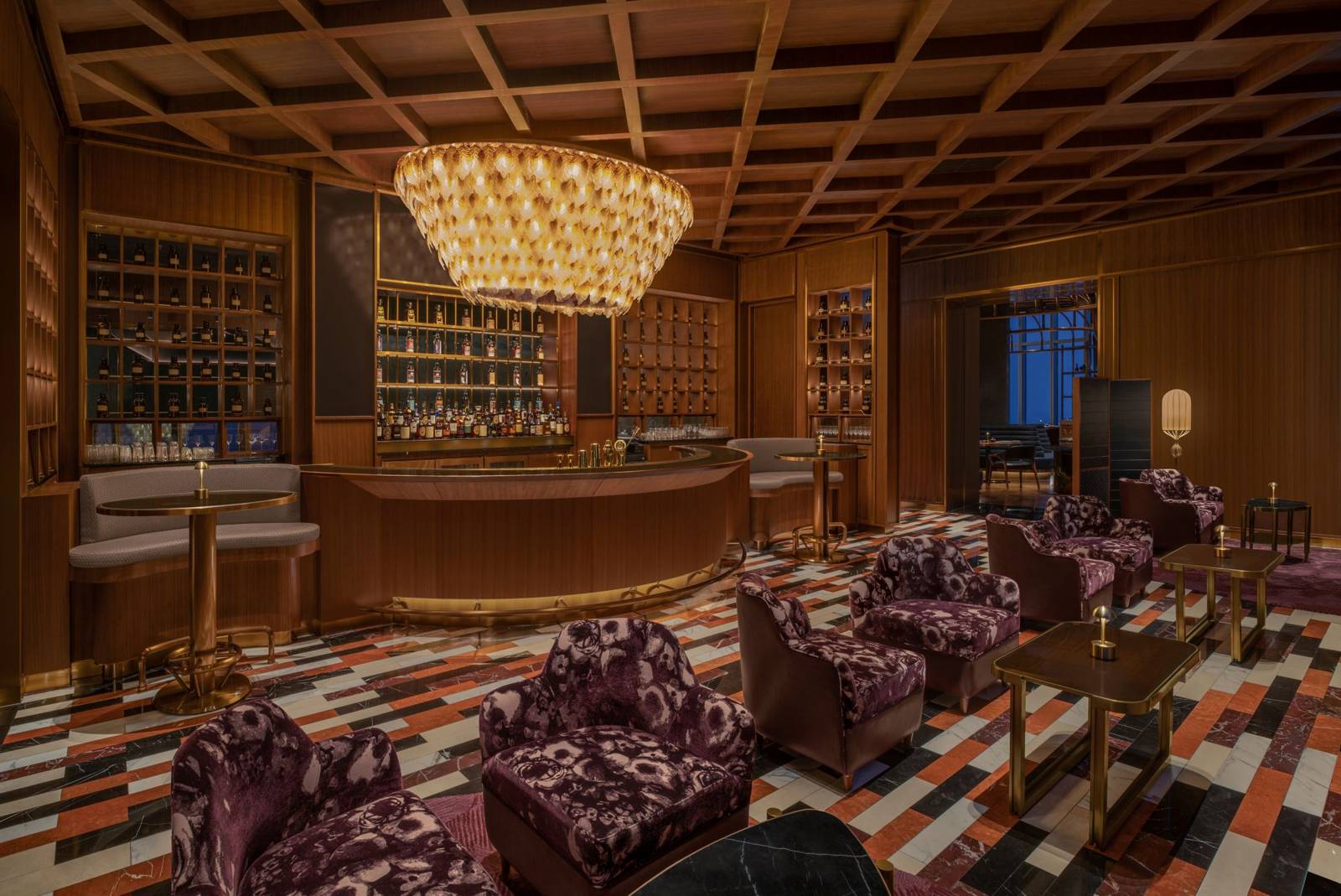 澳門W酒店頂樓 Blind Tiger 酒吧的座位與吊燈