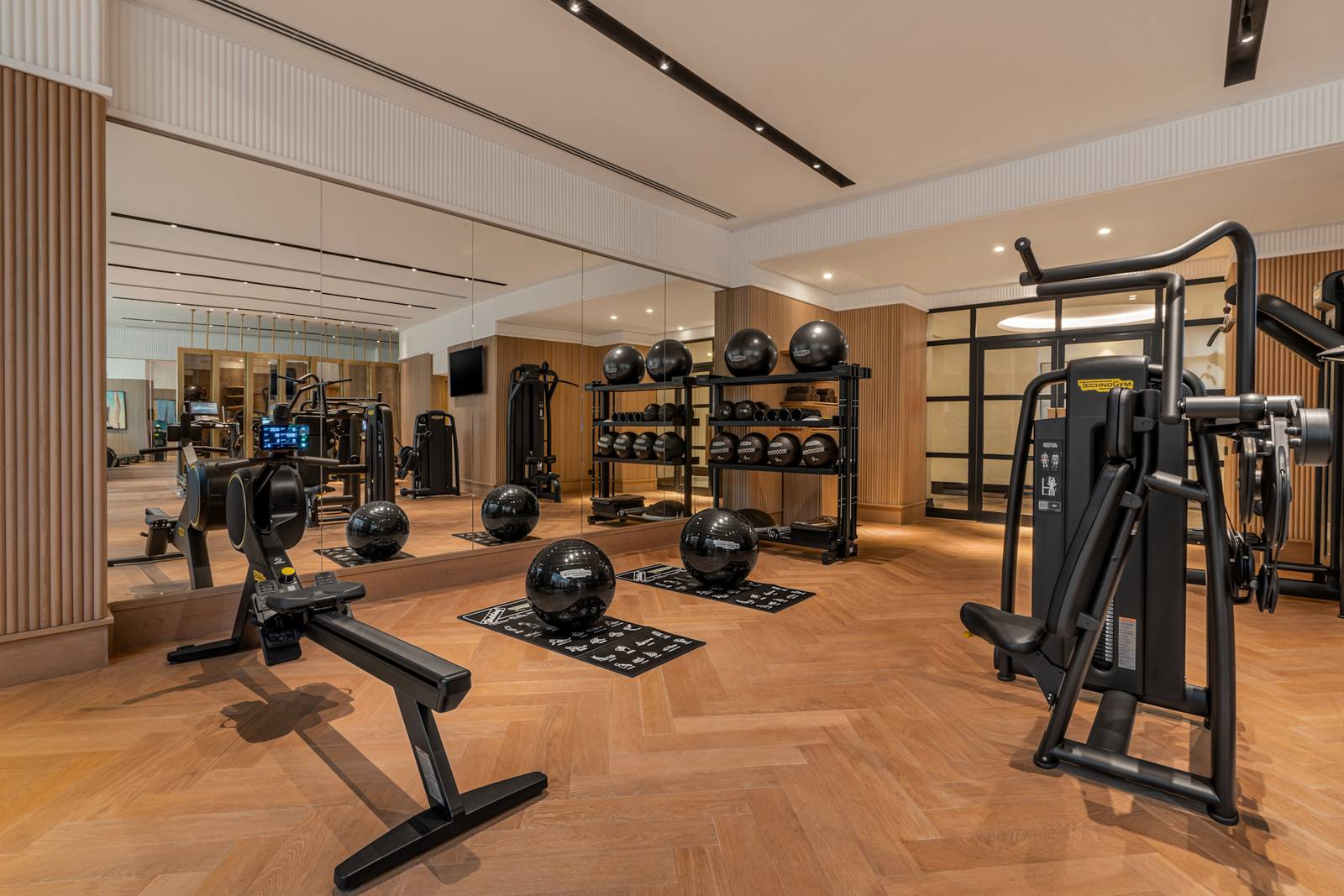 開羅赫里奧波利斯華爾道夫酒店健身中心的 Technogym 器材